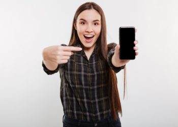 Anatel cria medida para evitar comércio de celulares piratas