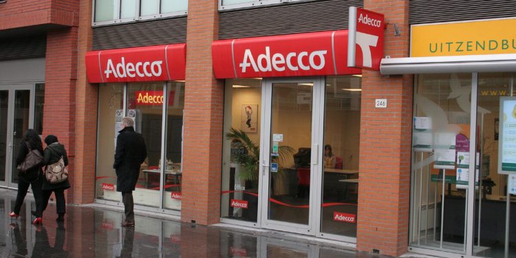adecco oferece 308 vagas de emprego e estágio