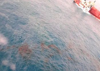 ibama encontra mancha de óleo perto de navio encalhado no maranhão