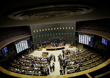 câmara aprova mp 936 que possibilita redução de jornada e salários