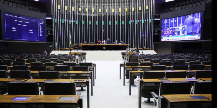 projeto de lei prevê reserva de vagas a mulheres em concursos públicos