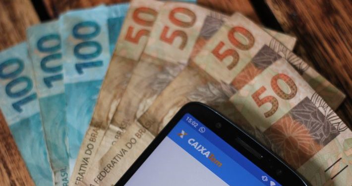 pl cria abono emergencial de um salário mínimo