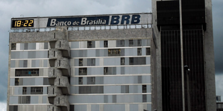 concurso banco de brasília oferece 100 vagas de nível superior