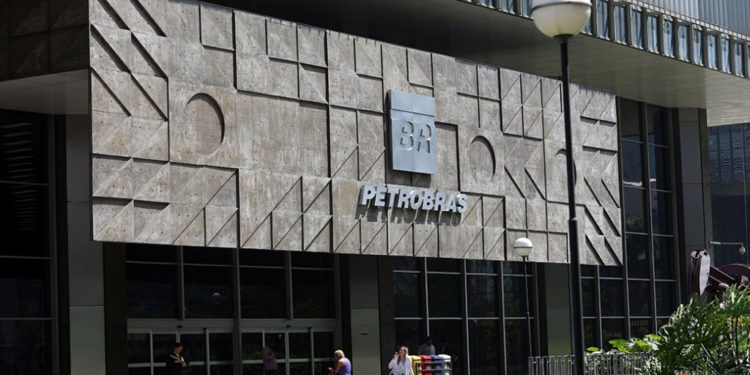 novo presidente da petrobras mandatos de diretores estendidos até eleição