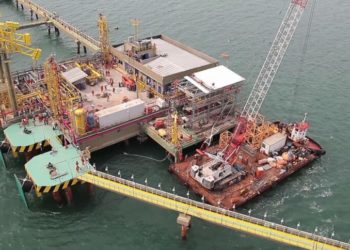 arrendamento-de-terminal-de-gnl-na-bahia-com-excelerate-petrobras-assina-contrato