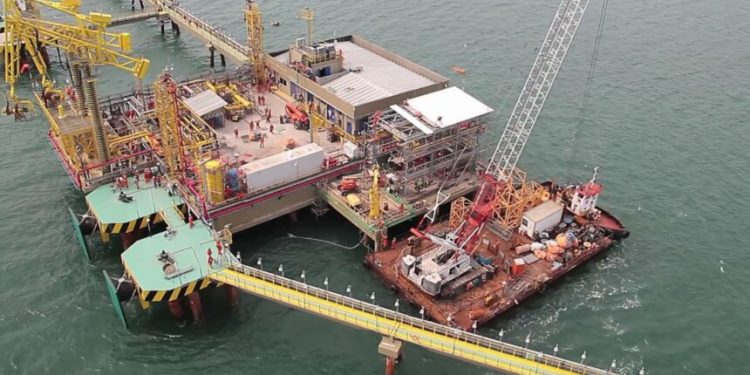 arrendamento-de-terminal-de-gnl-na-bahia-com-excelerate-petrobras-assina-contrato