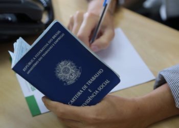 desemprego cai a 13.2% no Brasil