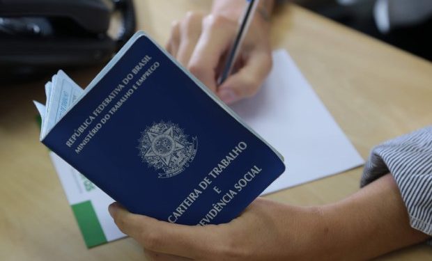 desemprego cai a 13.2% no Brasil