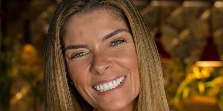 Taiza Krueder comenta a importância do trabalho em equipe na hotelaria - Taiza Krueder