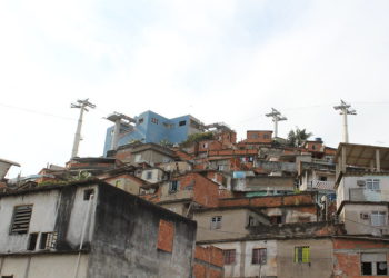 Tecnologia na Maré: Ministro da Comunicação visita iniciativa