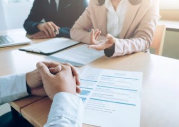 Nome da empresa contratante deve constar nas vagas de emprego