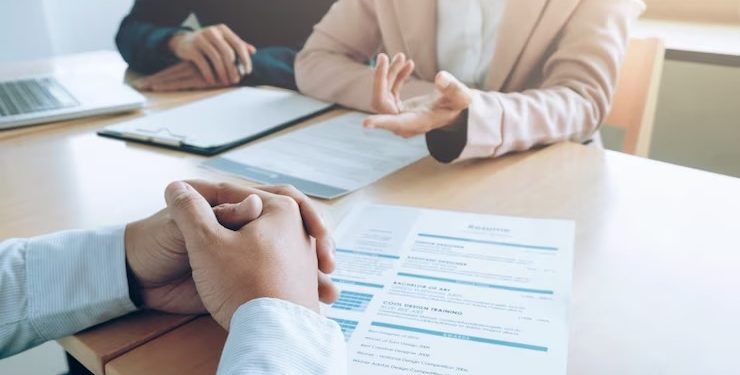 Nome da empresa contratante deve constar nas vagas de emprego