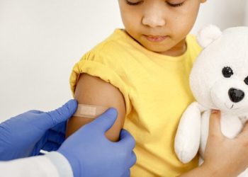 Coberturas vacinais: Brasil reverte tendência de queda e 8 imunizantes do calendário infantil registram alta em 2023