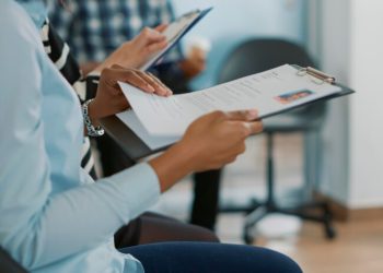 Trabalhadores temporários: 22% devem ser efetivados no Brasil