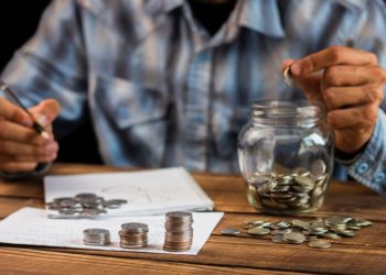 Rendimento dos brasileiros mais pobres é 40 vezes menor, diz PNAD Contínua