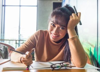 Universitários de baixa renda: Senado autoriza bolsa de R$ 700