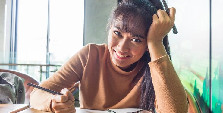 Universitários de baixa renda: Senado autoriza bolsa de R$ 700