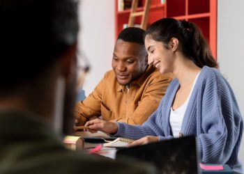 Programa Pé-de-Meia para universitários