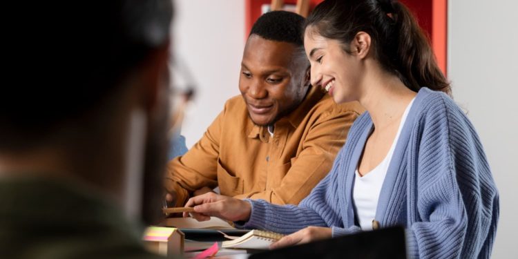 Programa Pé-de-Meia para universitários