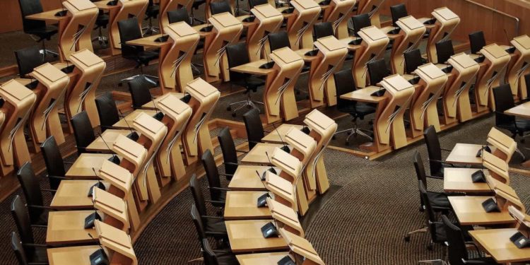 Bancada Negra articula PEC para criar fundo de R$ 20 bilhões destinado à reparação e ao empreendedorismo