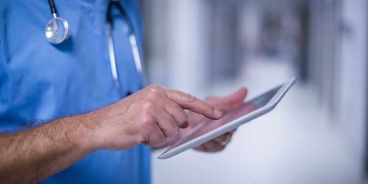 Anvisa autoriza prescrição digital de medicamentos controlados e integra sistema nacional