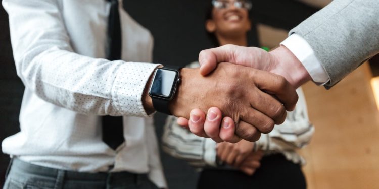 Consumo das famílias sustenta mercado de trabalho e leva desemprego ao menor nível desde 2012