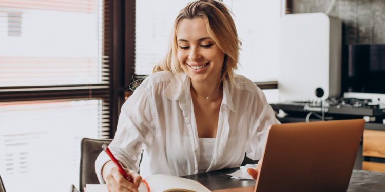 Programa internacional seleciona mulheres para formação em liderança pública na França