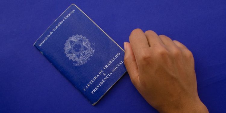 CLT ainda é a principal escolha de quem busca trabalho no Brasil, mostra levantamento