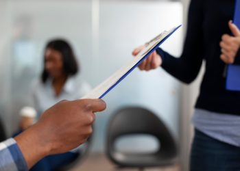 Processo seletivo em Parecis abre 24 vagas na Educação com salários de até R$ 5,1 mil; veja como participar