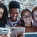 Pesquisa mostra que jovens usam inteligência artificial, mas apontam falta de capacitação para aproveitar a tecnologia
