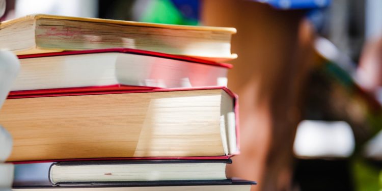 10 livros acadêmicos que influenciaram o pensamento político, econômico e social