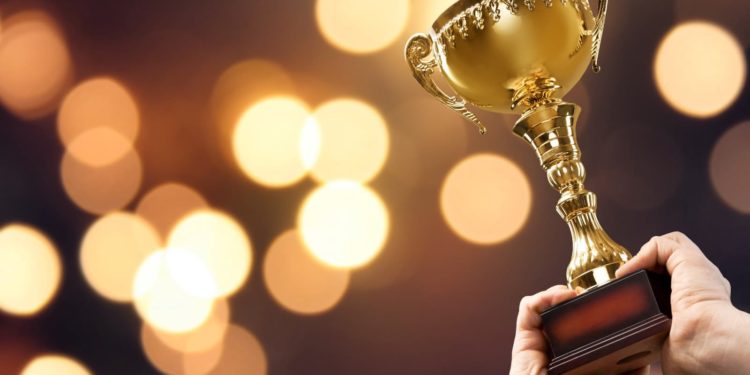 Cientista pernambucana vence concurso internacional com imagem de bactéria ligada à cárie