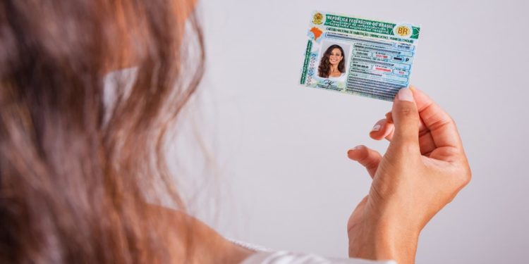 Fernando de Noronha recebe ação para emissão da nova Carteira de Identidade Nacional